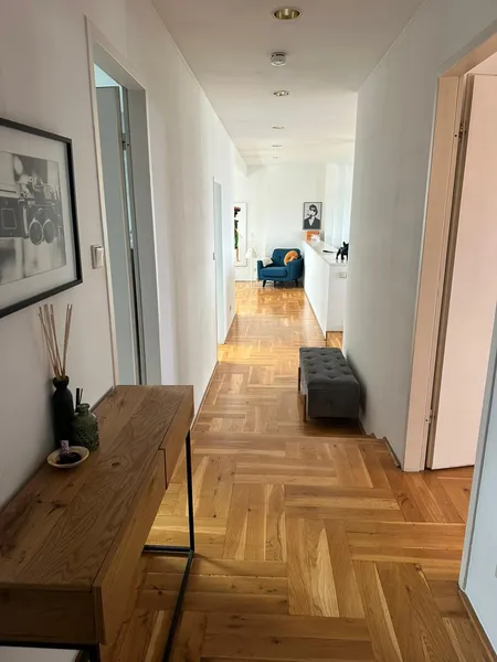 Lichtdurchflutetes Dachgeschoss nahe FU und City West möbliert für 1 Jahr zu vermieten — photo 1